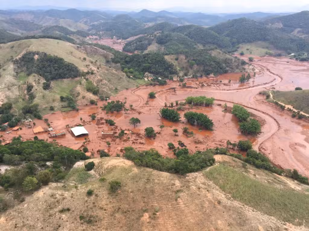 737480025-rompimento-de-barragem-minas (Medium)