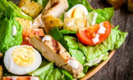 Pesquisa explica por que pessoas ganham peso diferente comendo a mesma comida