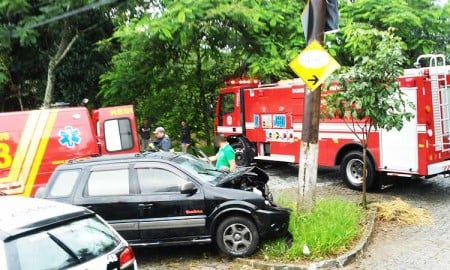 Acidente entre carros na estrada Cruzeiro/Lavrinhas nesta sexta-feira (29/01)