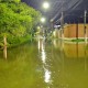 Rio da Barrinha transborda nesta quarta-feira (27/01) durante chuva