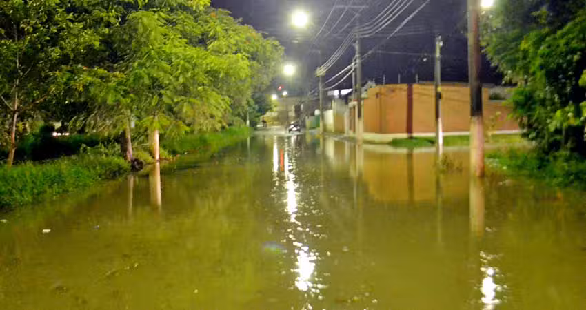 Rio da Barrinha transborda nesta quarta-feira (27/01) durante chuva