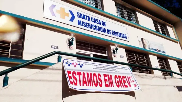 Santa Casa de Cruzeiro em greve nesta terça-feira (26/01), por falta de pagamento