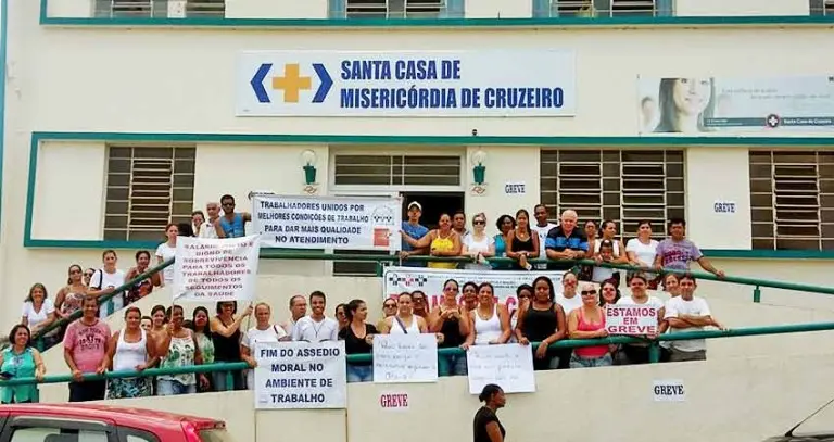 3° dia de greve na Santa Casa de Cruzeiro nesta quinta-feira (28/01)