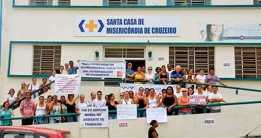 3° dia de greve na Santa Casa de Cruzeiro nesta quinta-feira (28/01)