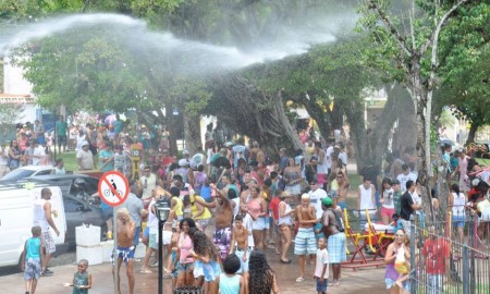 Confira fotos desta segunda-feira de Carnaval em Bananal