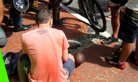 Moradores imobilizam ladrão de bicicleta no centro de Cruzeiro