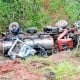 Motorista morre carbonizado em Cruzeiro, após acidente com caminhão: veículos caíram em ribanceira de 30 metros