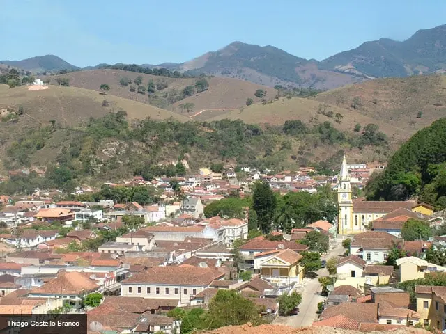 Prefeitura de Passa Quatro/MG lança concurso público: 148 vagas