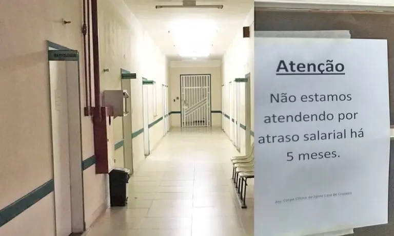 Médicos paralisam atendimento por 5 meses de salários atrasados em Cruzeiro