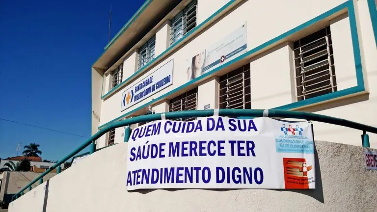 6 dias de greve, falta de almoço e falta de esperança para os funcionários da Santa Casa de Cruzeiro