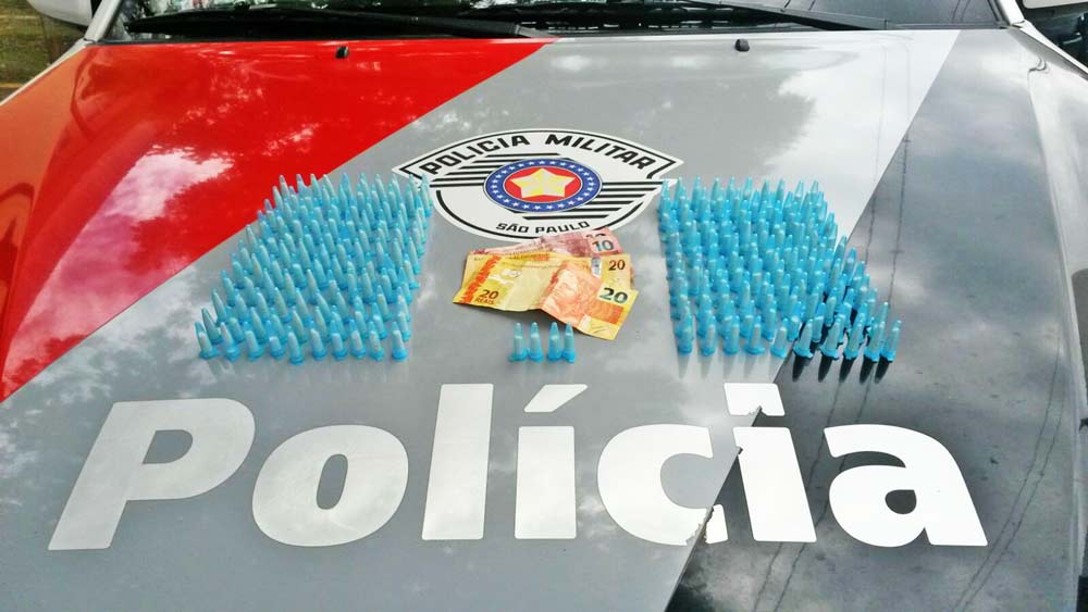 Assista ao vídeo: Força Tática de Lorena apreende 234 pinos de cocaína e traficantes de 17 e 15 anos