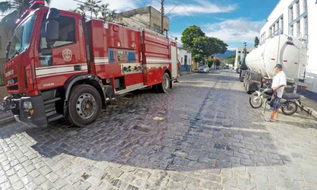 Óleo na via: motociclista caiu na Rua 2 neste sábado (05/03)