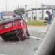 Carro capota em Resende/RJ e congestiona Via Dutra