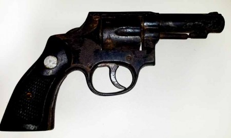 Polícia Militar de Cruzeiro prende bandidos em flagrante com arma