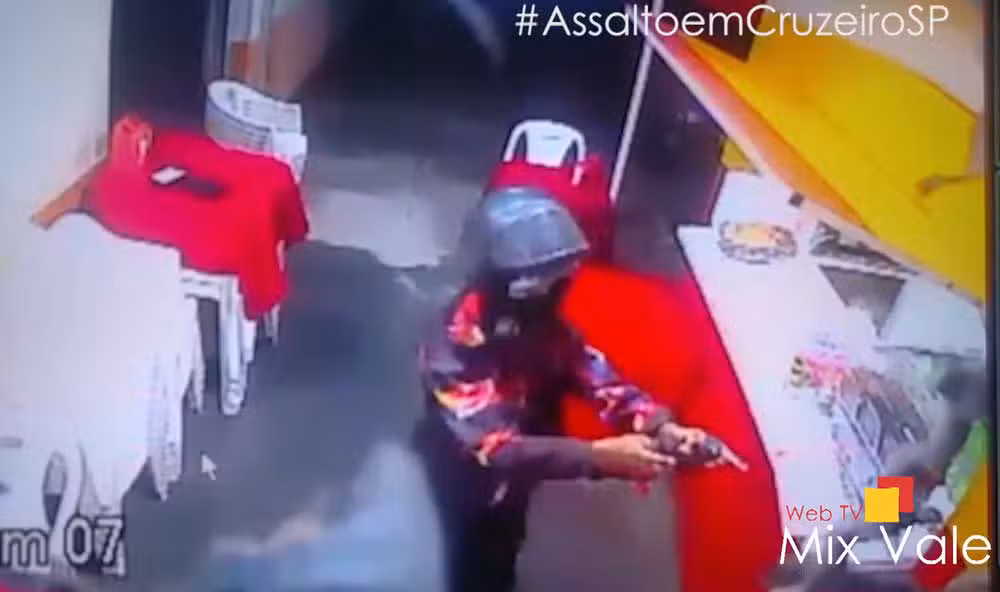 Vídeo flagra assalto em Cruzeiro nesta quinta-feira (10/03)