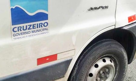 Van utilizada para transporte de pacientes preocupa moradores de Cruzeiro