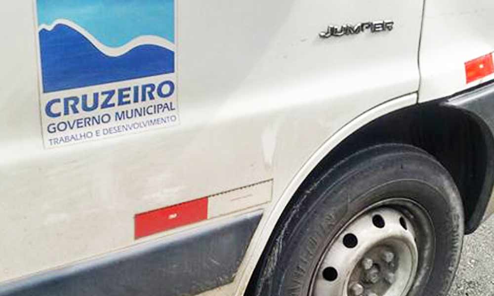 Van utilizada para transporte de pacientes preocupa moradores de Cruzeiro