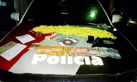 Força Tática de Lorena apreende 1269 pinos de cocaína, 9 pedras de crack, R$ 421,00 e €30,00 (trinta euros)