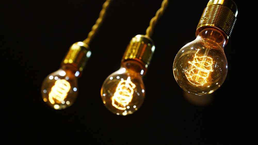 Contas de luz adotam bandeira amarela e ficam mais baratas