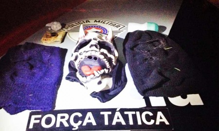 Força Tática apreende 29 pedras de crack e traficantes em Potim/SP