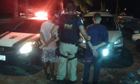 PRF prende dupla com carro clonado na Dutra, em Resende/RJ