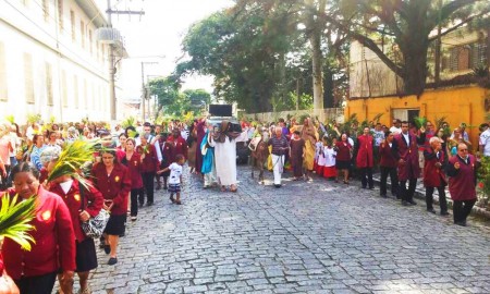 Confira fotos da procissão de Domingo de Ramos em Cruzeiro
