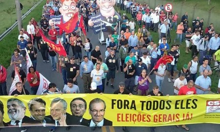 Trabalhadores protestam contra governo e fecham a Dutra em São José