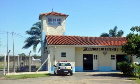 Homem morre em salto de paraquedas em Resende/RJ