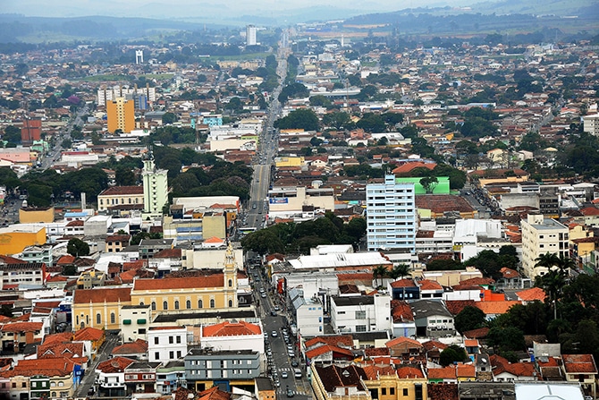 Dois motociclistas morrem após acidente em Pindamonhangaba
