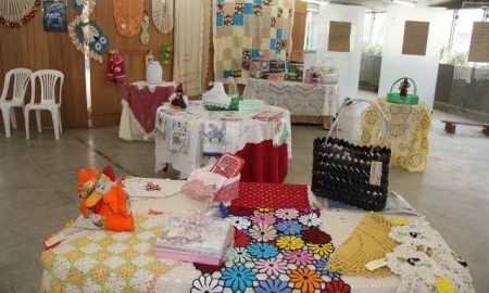 Feira de artesanato no Centro Cultural de Cachoeira Paulista