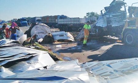 Acidente de duas carretas em Guará nesta sexta-feira