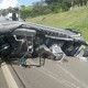 Lancha tomba de caminhão e interdita Dutra em Guaratinguetá
