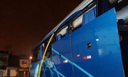 Ônibus é apedrejado na Via Dutra, em Porto Real/RJ