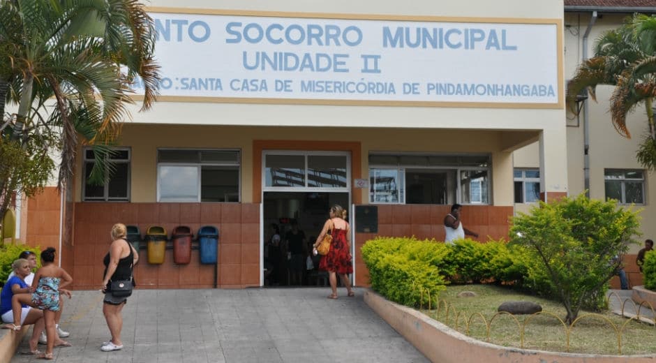 Mulher morre ao ser arremessada de carro em Pinda