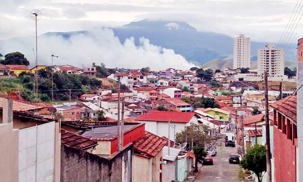 Moradores reclamam de incêndio próximo ao Jardim Primavera