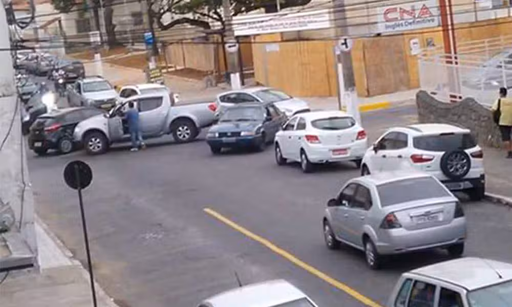 Trânsito: mudança de faixa completa 5 dias e tem o primeiro acidente em Cruzeiro