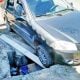 Carro cai em buraco na Vila Biondi, em Cruzeiro