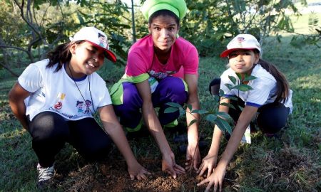 Em comemoração ao Dia Mundial do Meio Ambiente, Instituto CCR promove blitz educativa com alunos da rede municipal, em Roseira