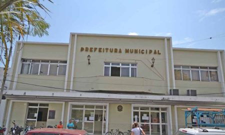 Secretário de Finanças da Prefeitura de Cruzeiro afirma que servidores poderão ficar sem pagamento