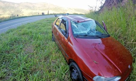 Carro de São Lourenço/MG capota na Serra da Mantiqueira em Cruzeiro