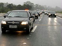 Lei do farol aceso nas estradas passa a valer em 11 dias e multará em R$ 85,13 motorista infrator