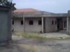 Funcionários da obra da Creche na Vila Romana em Cruzeiro ameaçam atear fogo na frente do prédio, por falta de pagamento