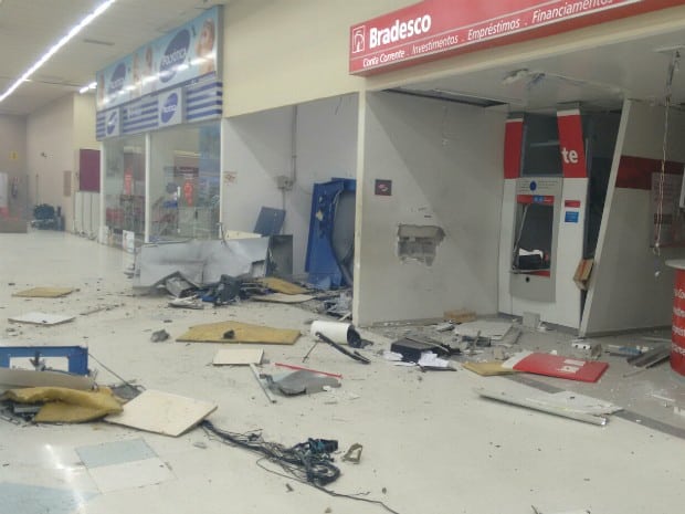 Explosivos são usados em caixas eletrônicos em São José