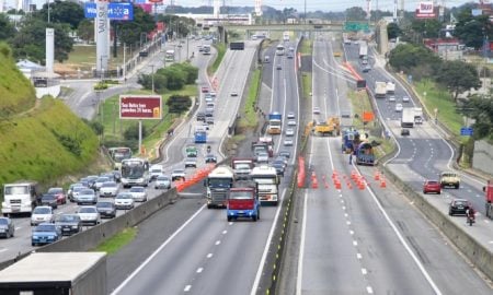 Jovem de 19 anos morre atropelada na Via Dutra e motorista foge em São José dos Campos