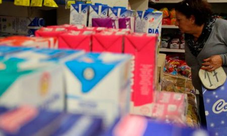 Leite tem aumento nos supermercados devido ao alto custo de produção e clima