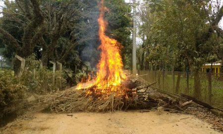 Moradores da Várzea Alegre manifestam contra ônibus e caminhões no bairro, em Cruzeiro