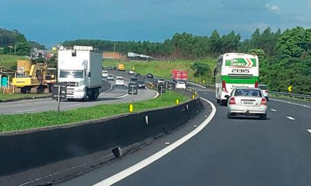 Em ônibus, passageiro é pego com CNH falsificada em Itatiaia/RJ