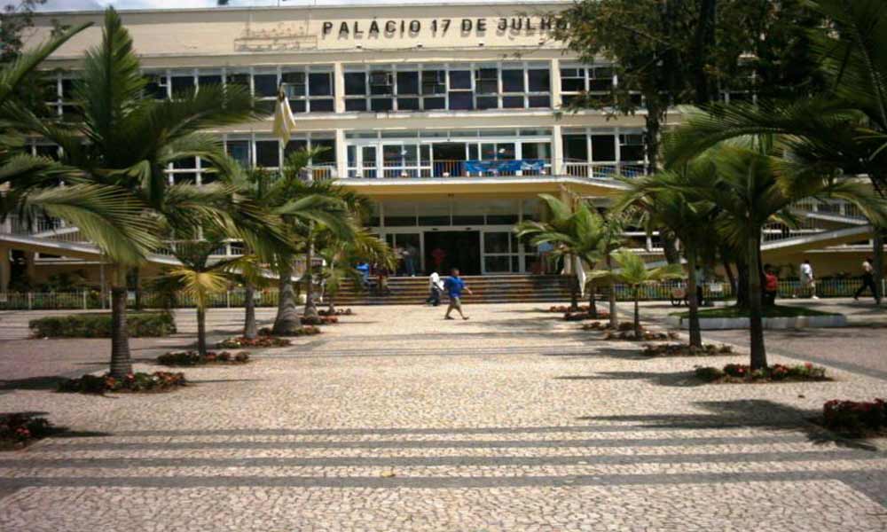Homem é espancado em praça de Volta Redonda/RJ