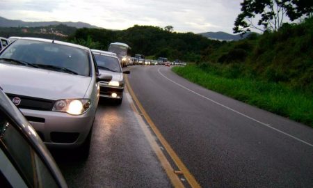 Nova lei obriga uso dos faróis baixos durante o dia nas rodovias