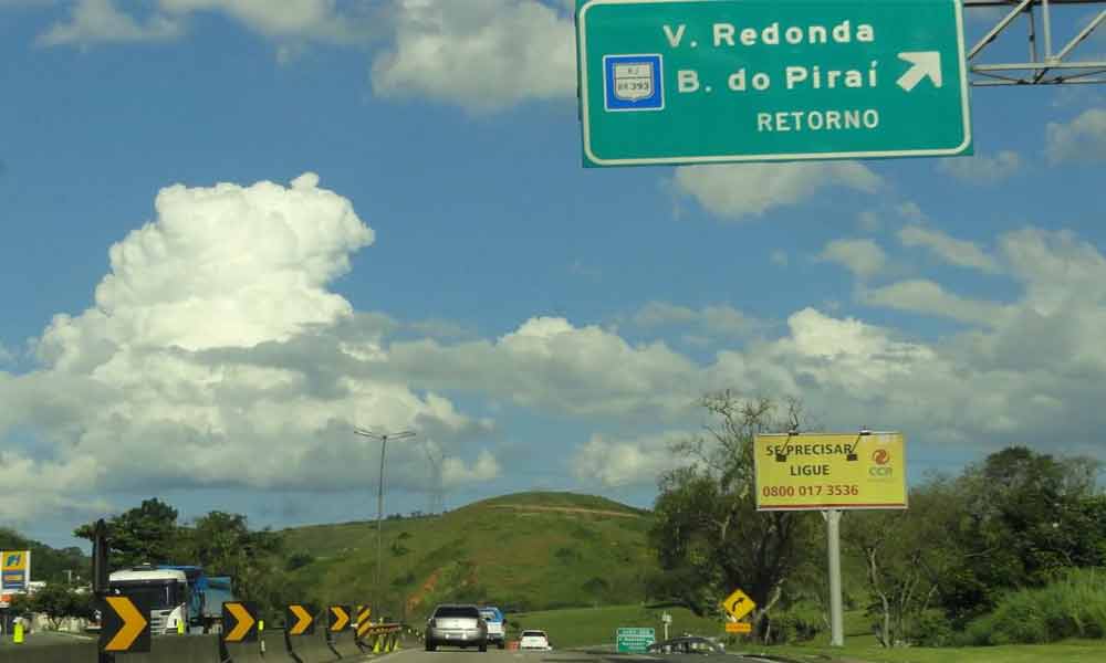 Capotamento na BR-393 em Volta Redonda/RJ deixa dois feridos